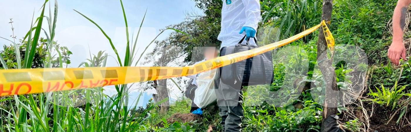 Agentes de la Sijín de la Policía se encargaron de las labores judiciales. /FOTO: ANDRÉS FELIPE OSORIO GARCÍA