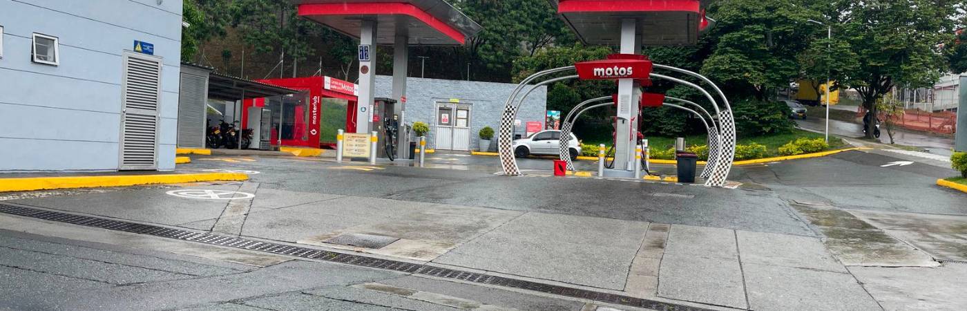 Una de las estaciones que estuvo cerrada por el desabastecimiento de combustible fue la que se encuentra frente a Zenú. / FOTO: SINDY VALLE