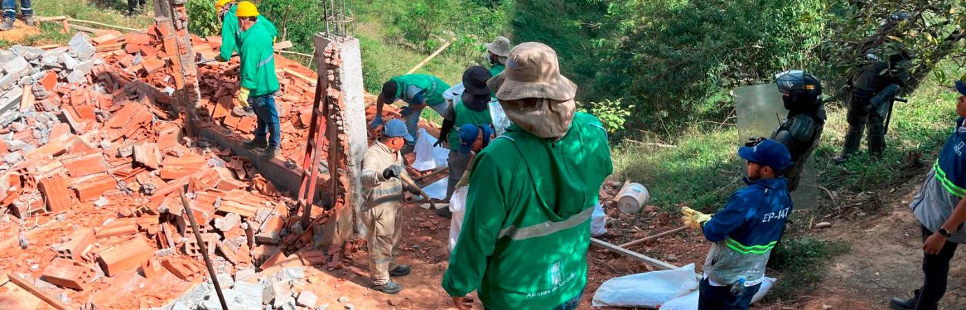 Los operativos incluyen el desalojo y destrucción de las viviendas ilegales. /FOTO: CORTESÍA