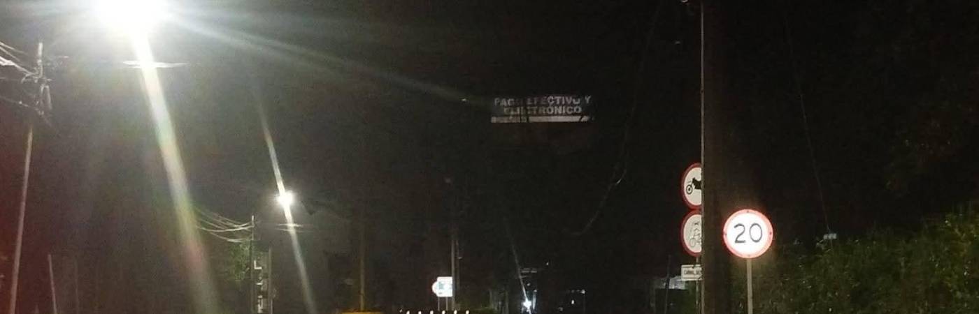 Testigos aseguran que los hombres instalaron un parlante que repetía un mensaje de advertencia. FOTO: DENUNCIAS ANTIOQUIA