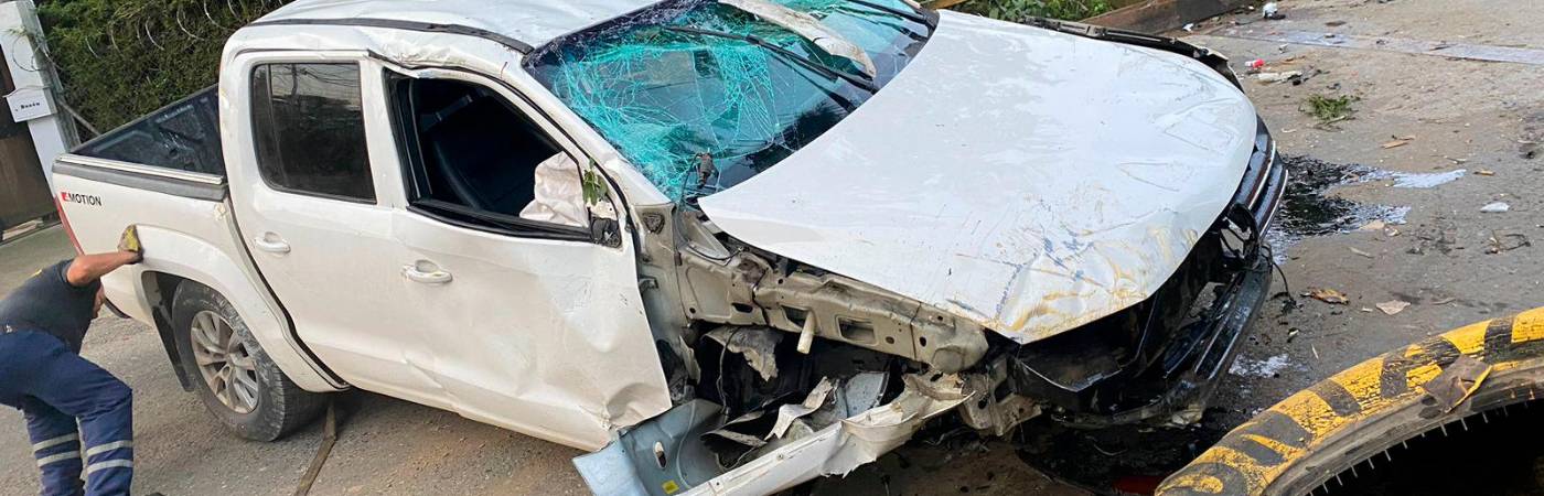 Así quedó la camioneta luego del accidente. /FOTO: CORTESÍA BOMBEROS LA ESTRELLA 