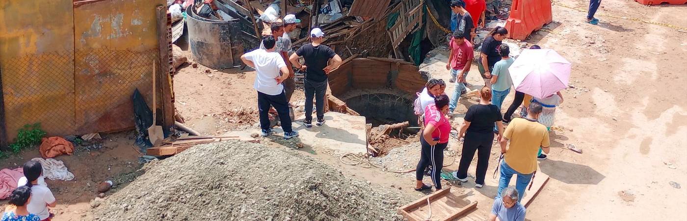 En este hueco cayeron Diego Alejandro y su papá. /FOTO: MANUEL SALDARRIAGA