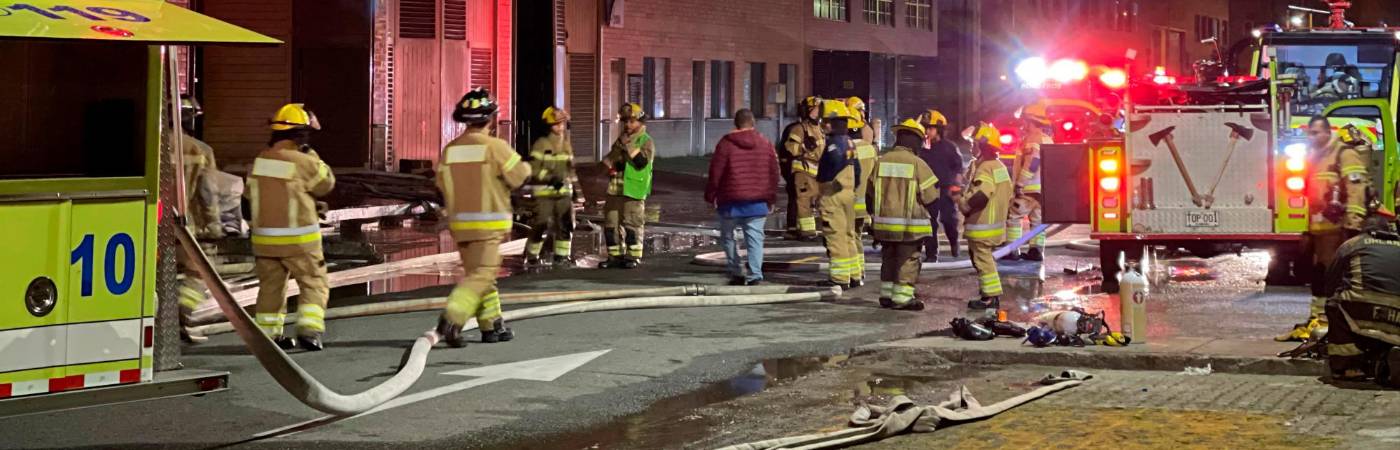 Bomberos de diferentes pueblos del Oriente antioqueño acudieron al sitio para prestar sus servicios. /FOTOS: CORTESÍA ALCALDÍA DE RIONEGRO
