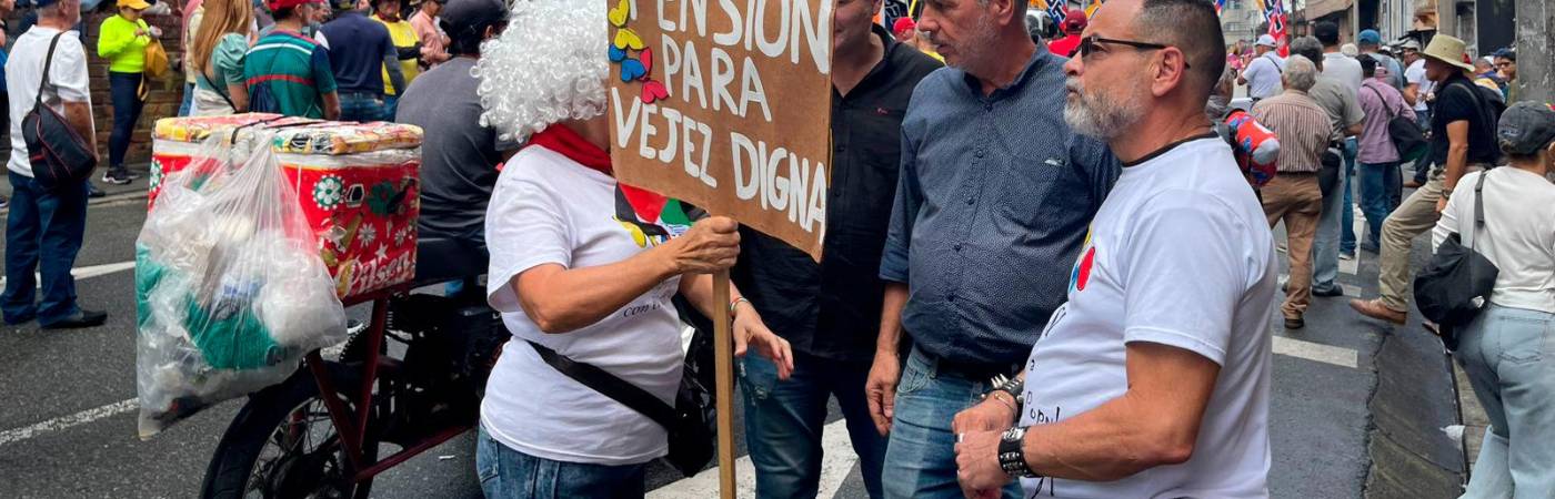 EN IMÁGENES: ¿Qué pedían los profesores en su marcha?, le contamos sus consignas 