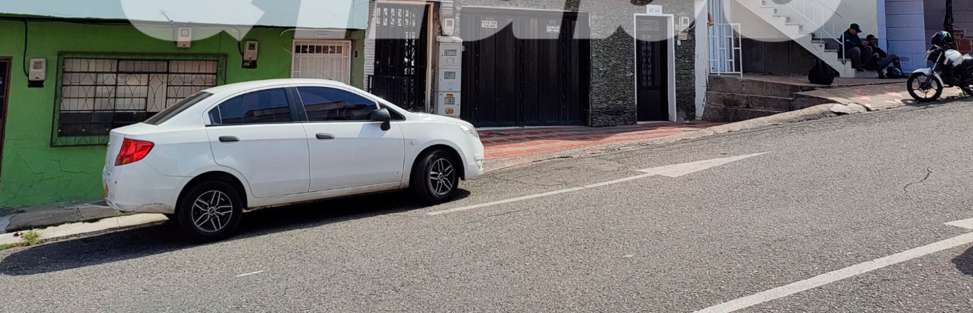 El garaje de la casa ubicado en el barrio Las Palmas fue el lugar en el que asesinaron a Alirio Valencia. / FOTO: ANDRÉS GARCÍA