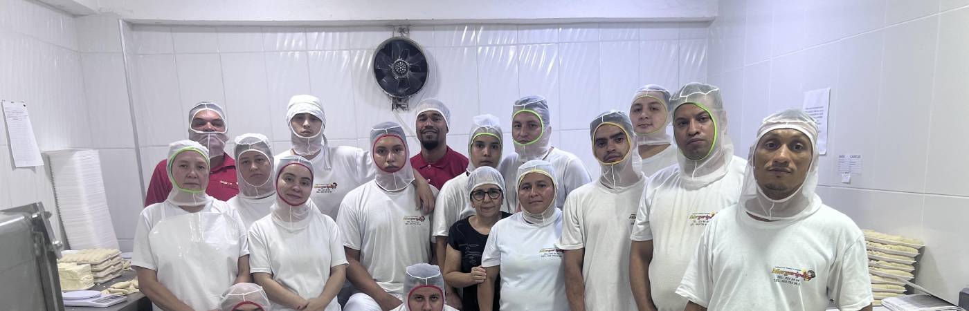 Margaripalos genera empleos para las madres cabeza de hogar del barrio Popular 1. FOTO: CORTESÍA