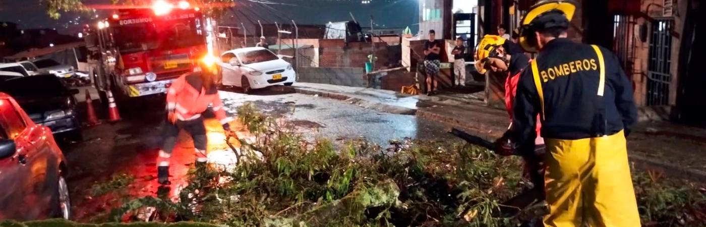 Al municipio lo acompaña la Dirección de Reducción del Riesgo y al Área Metropolitana del Valle de Aburrá con monitoreo de sensores de los puntos críticos. / FOTO: CUERPO DE BOMBEROS