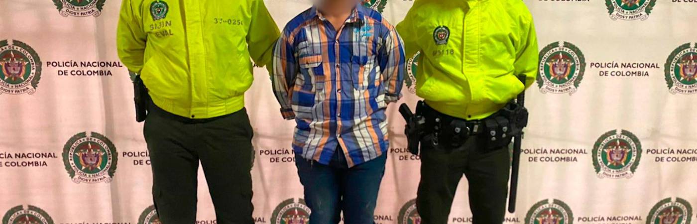 Momento de la captura del vendedor ambulante. /FOTO: CORTESÍA