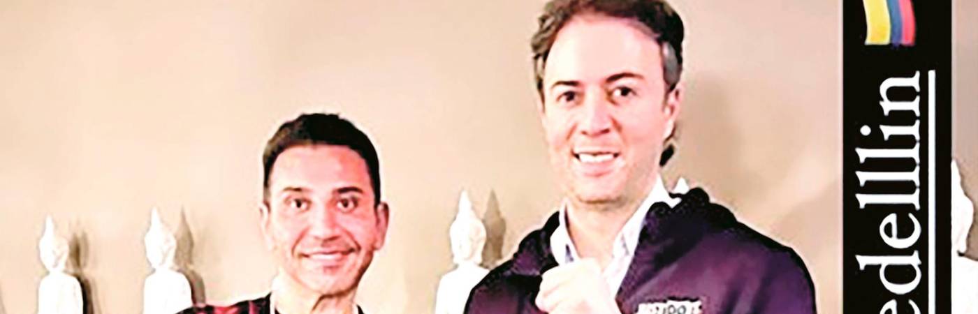 Fereidoun Khalilian y el exalcalde Daniel Quintero. /FOTO: REDES SOCIALES