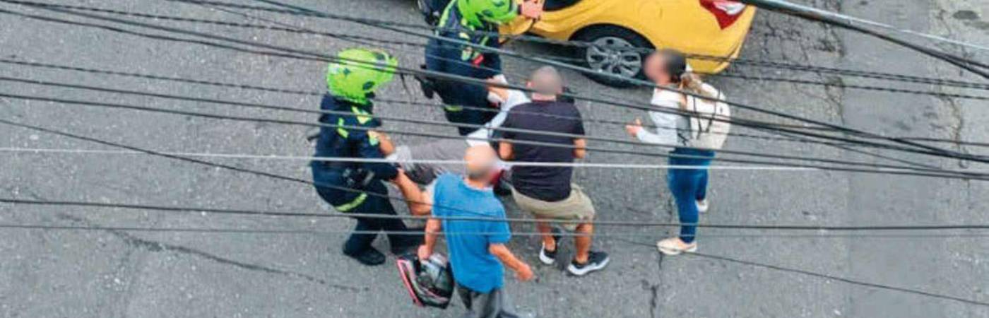 En esta imagen, tomada momentos después del ataque, se aprecia que las víctimas fueron llevadas a centros asistenciales. /FOTO: ARCHIVO