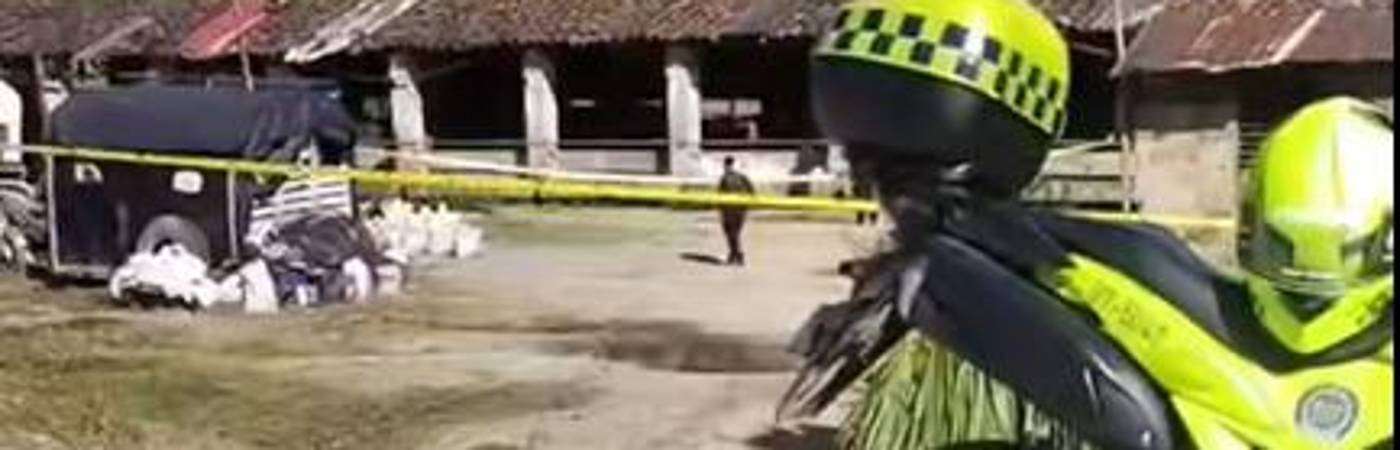 La policía llegó hasta el lugar de los hechos. /FOTO: TOMADA DE VIDEO