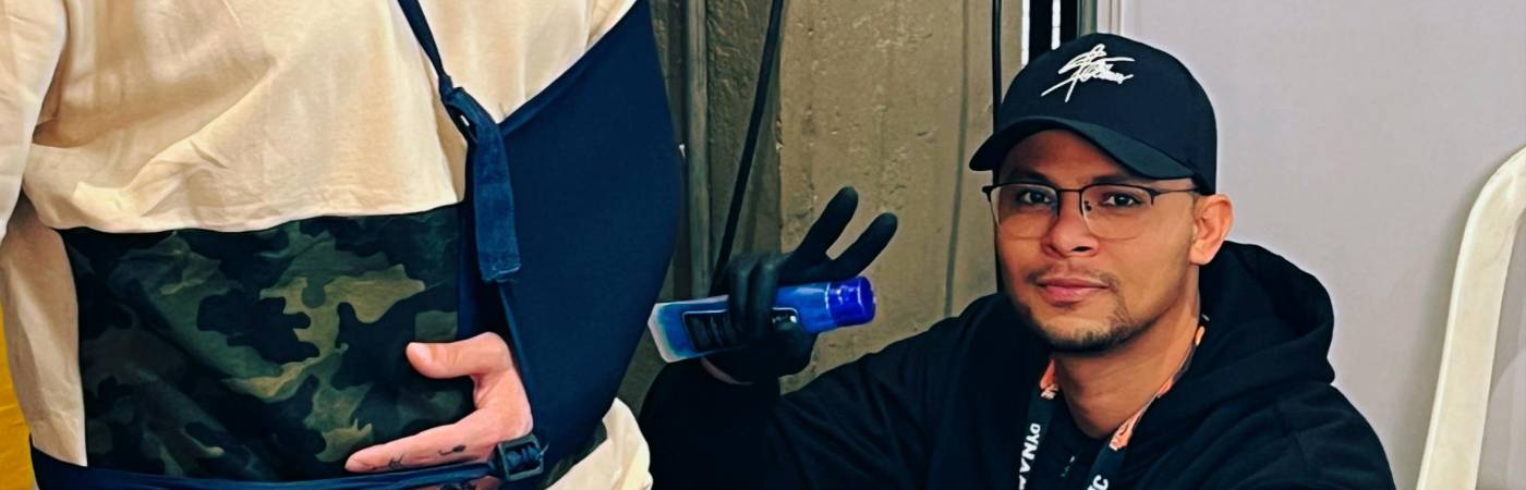 Josmer Flores lleva 6 años en Medellín y se caracteriza por las sombras en sus tatuajes. / FOTO: @mrcarlosp