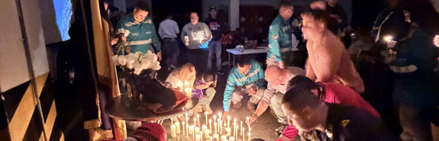 Velatón en homenaje a bombero fallecido. FOTO: CORTESÍA DAGRD