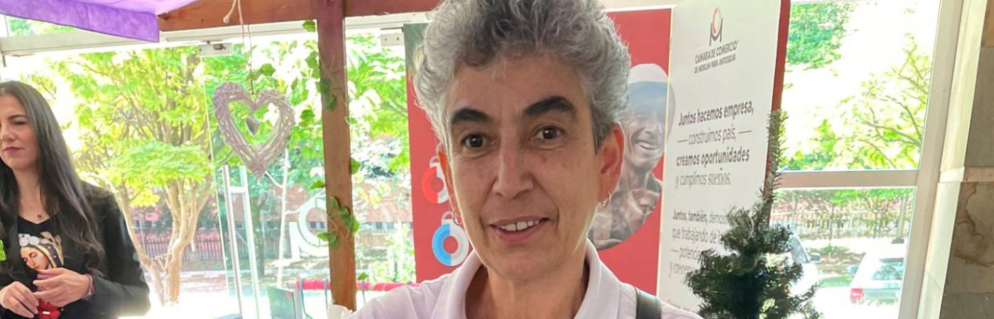 Además del cacao, ella también comercializa otros productos, entre ellos un vino artesanal. /FOTO: JAIDER ESCOBAR