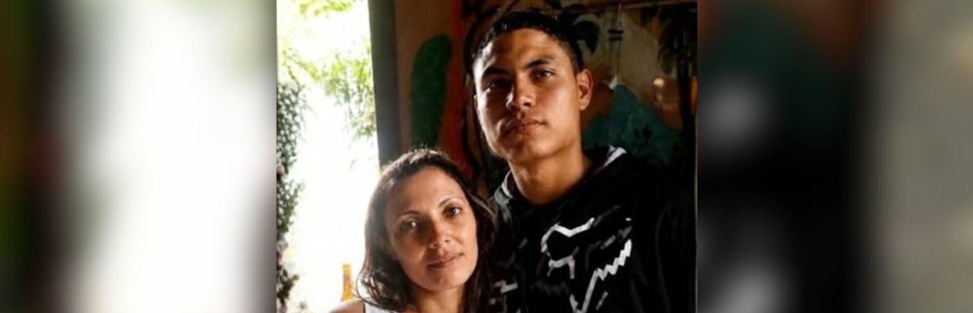 María Teresa Martínez junto a su hijo Juan Pablo Jaramillo. FOTO: REDES SOCIALES