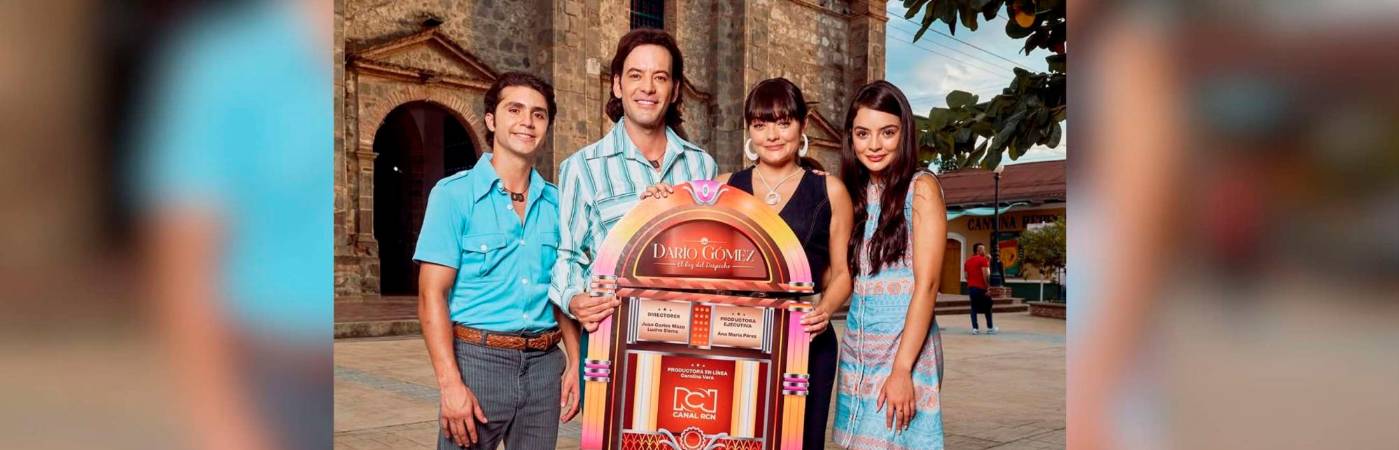 Personajes de la novela inspirada en la vida del fallecido cantante Darío Gómez. /INSTAGRAM @yurivargas1