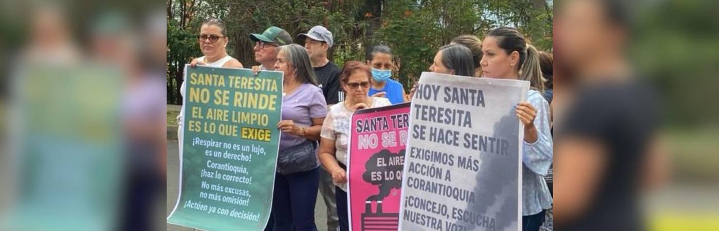 La comunidad está tan berraca que salió a un plantón pacífico por la salud de miles de personas que han denunciado el deterioro de sus vías respiratorias desde hace varios años. FOTO: CORTESÍA