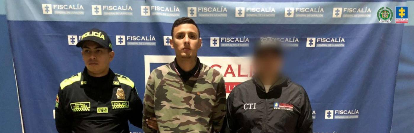 Alias el Duende tras ser capturado por la Policía y por el CTI de la Fiscalía. /FOTO: CORTESÍA