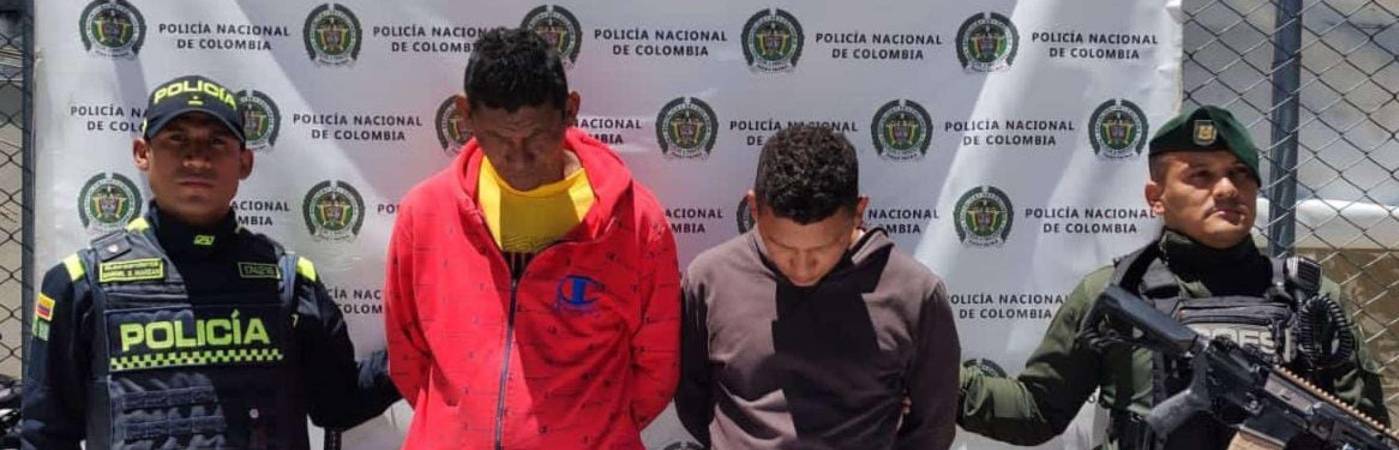 Pedro Adán Sanjuanelo Páez, alias Sanjuanelo, y Juan Carlos Sanjuanelo Quintero, alias Caliche, padre e hijo capturados. /FOTO: POLICÍA NACIONAL