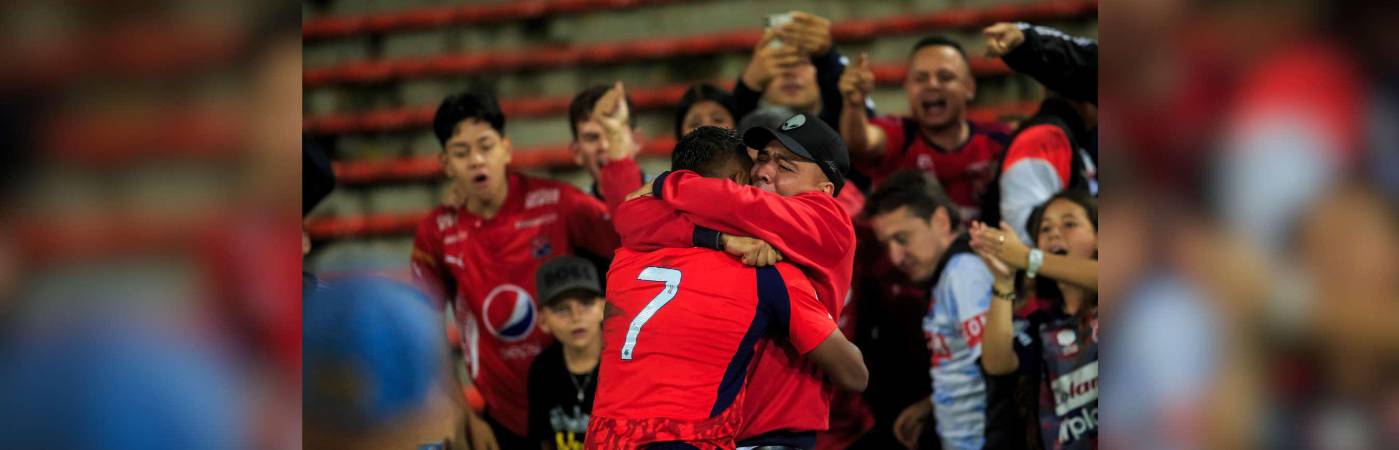 Léider Berrío (7) ya sabe lo que es celebrar ante Tolima. Anotó 1 de los 3 goles en la victoria roja del Manuel Murillo Toro. /FOTO: CAMILO SUÁREZ