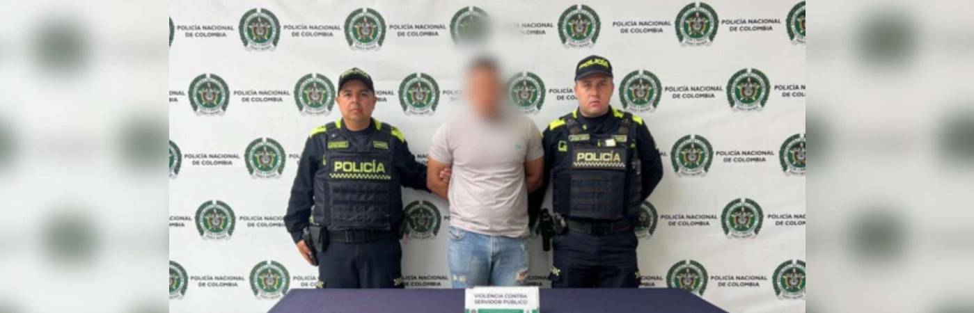 Este fue el hombre capturado por los policías de Bello cuando estaba agrediendo al agente de tránsito. /FOTO: POLICÍA NACIONAL