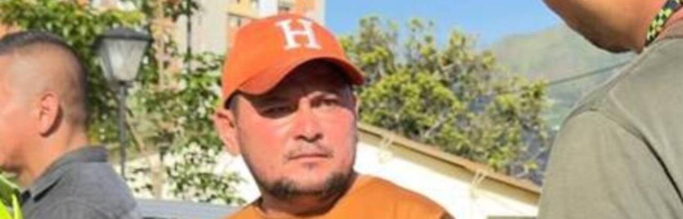 Erlinson Chavarría Escobar, alias Ramiro, cuando fue capturado a mediados de 2024 en una caravana de la Unidad Nacional de Protección (UNP). FOTO: CORTESÍA