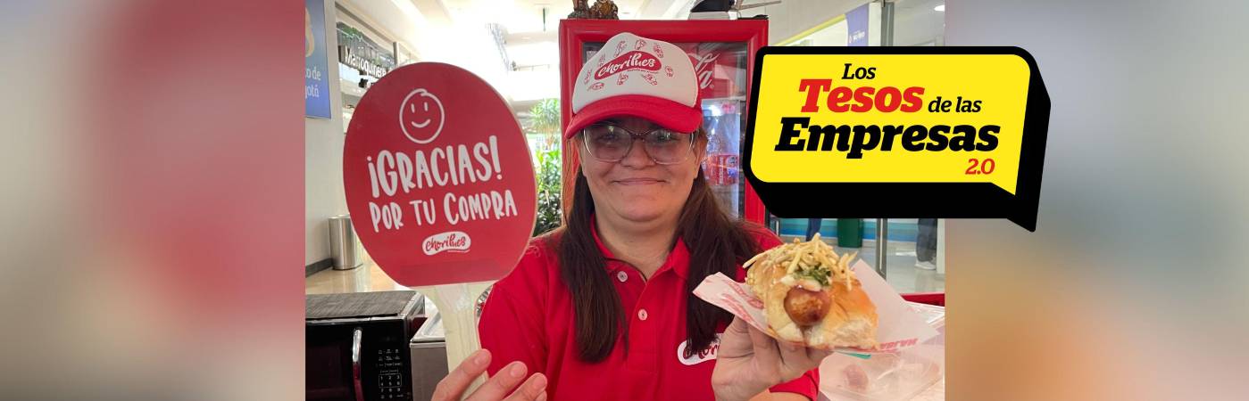 Catalina Gómez Marín espera ansiosa a que usted se pase por su puesto de Choripues, ubicado en el primer piso de Premiun Plaza. FOTO : JAIDER ESCOBAR