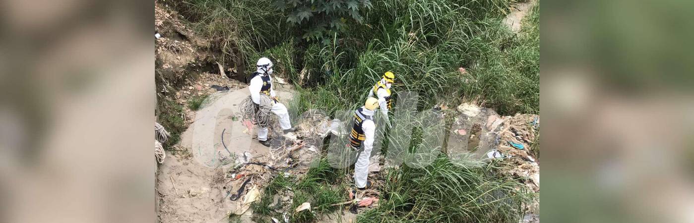 Bomberos de Girardota recuperaron el cuerpo. /FOTO: LAURA ROSA JIMÉNES VALENCIA