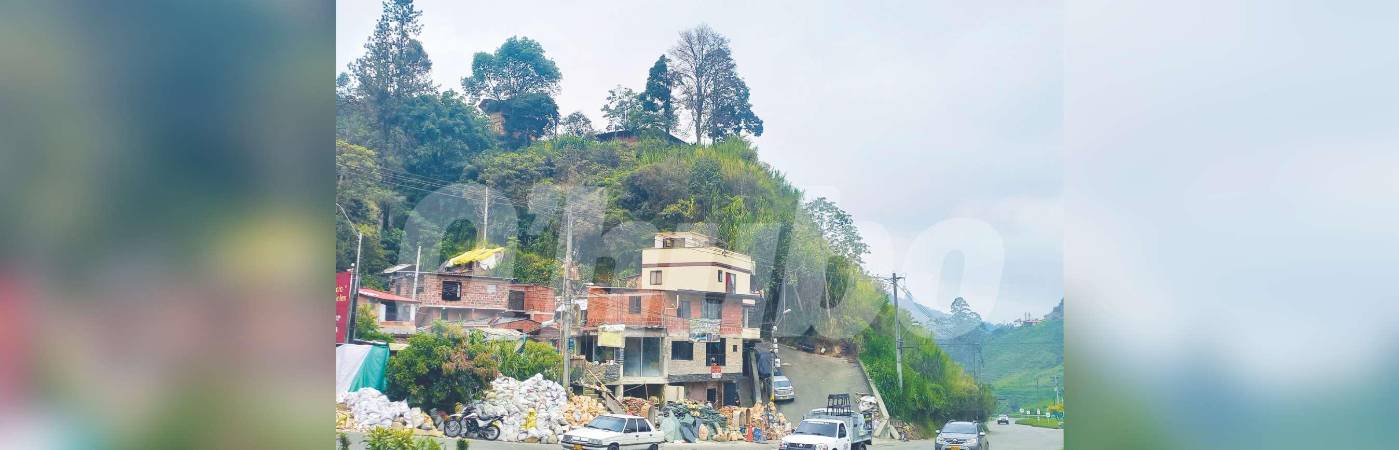 El centro de Meditación queda en la parte alta de esta ladera en la vereda Salinas, de Caldas. /FOTO: MAURICIO PALACIO BETANCUR
