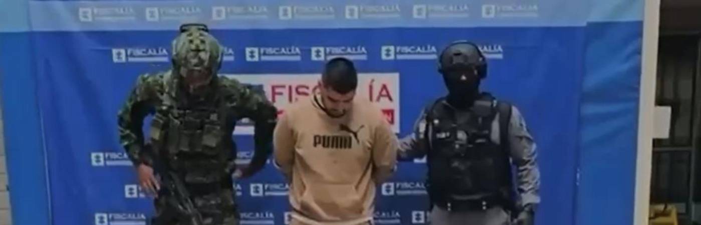 Daniel Uribe Jaramillo tras ser capturado en un apartamento de Medellín. FOTO: CAPTURA DE VIDEO FISCALÍA