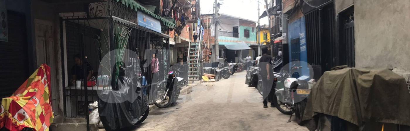 En esta calle del sector El Oasis, en Moravia, fue donde ocurrió el crimen de Sebastián Fernández Ríos, quien intentó evitar el escape del presunto homicida. FOTO: LAURA ROSA JIMÉNEZ VALENCIA