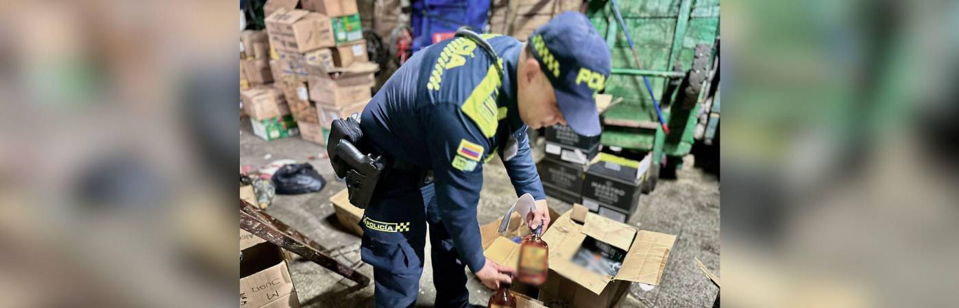 Durante el operativo incautaron botellas de whisky y de tequila. FOTO: POLICÍA METROPOLITANA