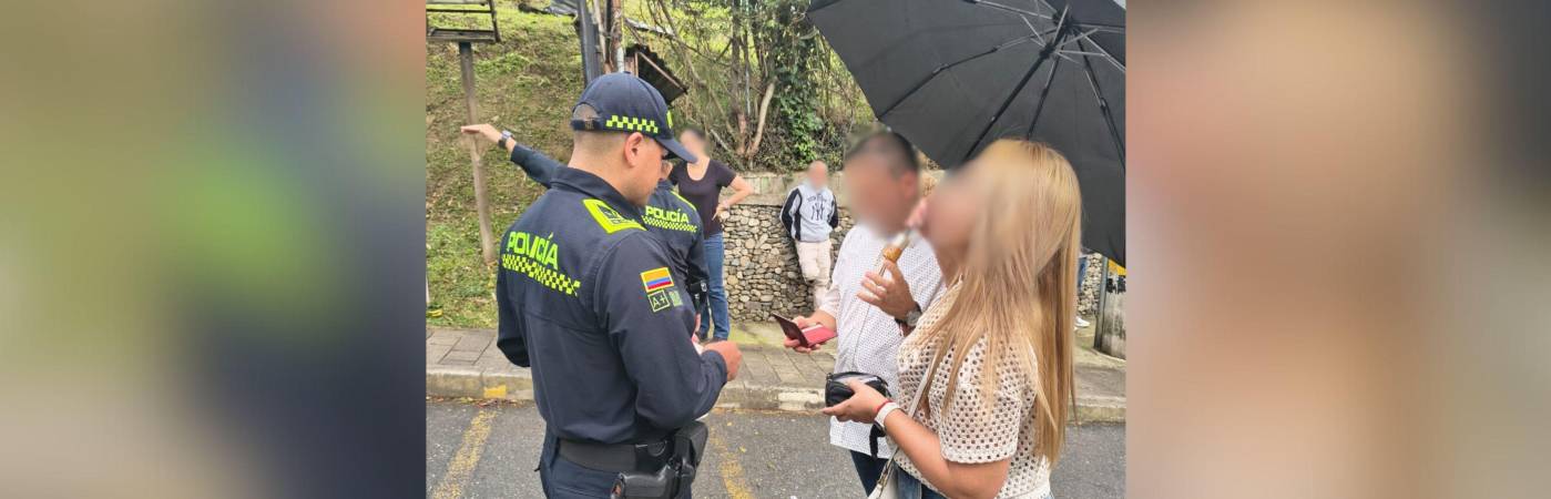 Todo el día la Policía ha estado brindando acompañamiento en los 457 puestos de votación dispuestos en el Valle de Aburrá. FOTO: JULIO CÉSAR HERRERA
