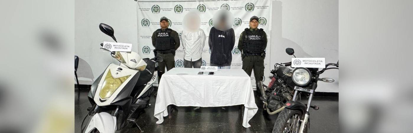 Durante el operativo, a los señalados extorsionistas les incautaron 2 motos y 2 celulares que serán sometidos a análisis forenses. FOTO: POLICÍA METROPOLITANA