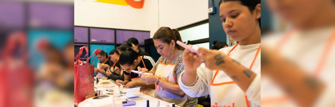 En Medellín, 1500 mujeres fortalecen sus capacidades para la autonomía económica y la equidad de género en el empleo. /FOTO: ALCALDÍA DE MEDELLÍN