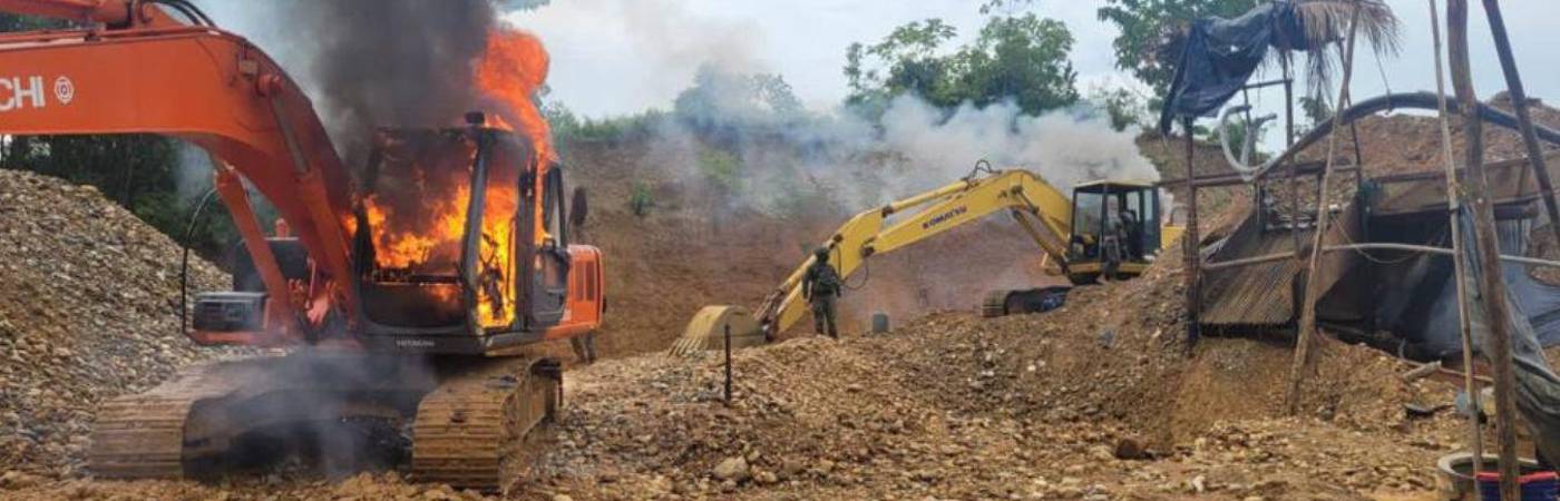 Equipos usados en minería ilegal en el departamento. FOTO: MINISTERIO DE DEFENSA