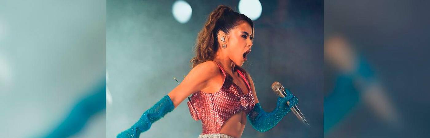 La artista dio hora y media de show. /FOTO: INSTAGRAM @julianaaa @nois_______