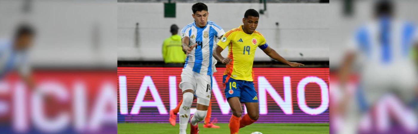 Kéner González (der) fue una de las figuras de Colombia cuando enfrentó a la Albiceleste por el Sudamericano Sub-20. /FOTO: FCF