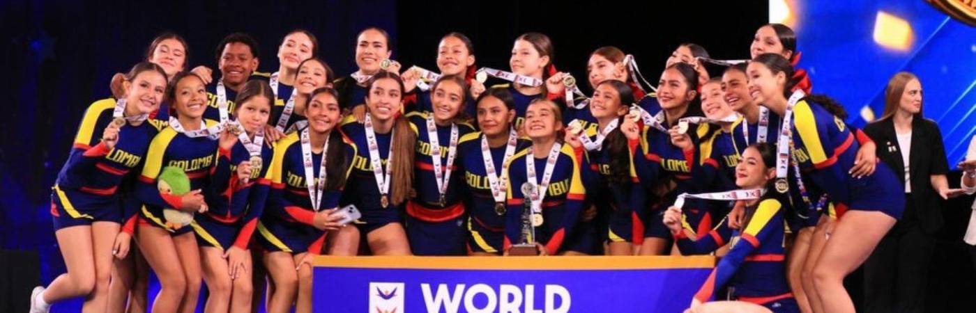 Las niñas celebraron con llanto en sus ojos. FOTO: IG @fedecolcheer.colombia