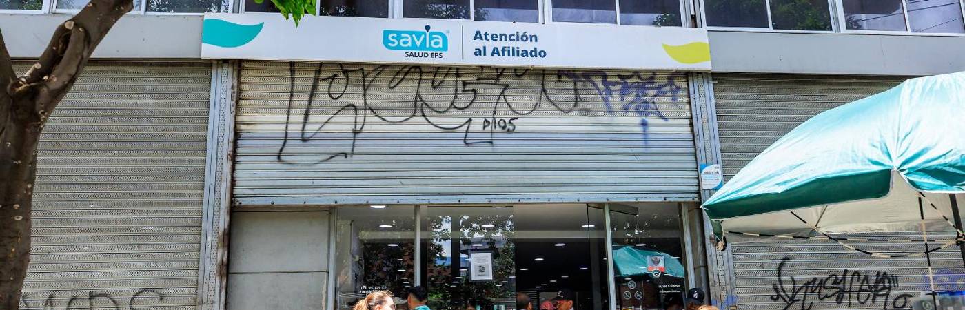 Fachada de Savia Salud en el Centro de Medellín. FOTO: ARCHIVO - CAMILO SUÁREZ