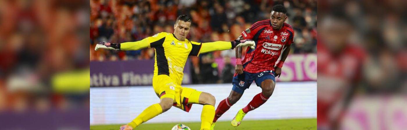 Brayan León es el segundo goleador del DIM con 8 tantos en el Finalización. ¿Le anotará a Jorge Soto, portero del América? FOTO: MANUEL SALDARRIAGA