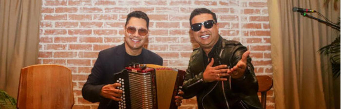 Rafael Santos y su actual fórmulaacordeonera, Jimmy Zambrano (der.). FOTO: INSTAGRAM @jimmyzambranooficial