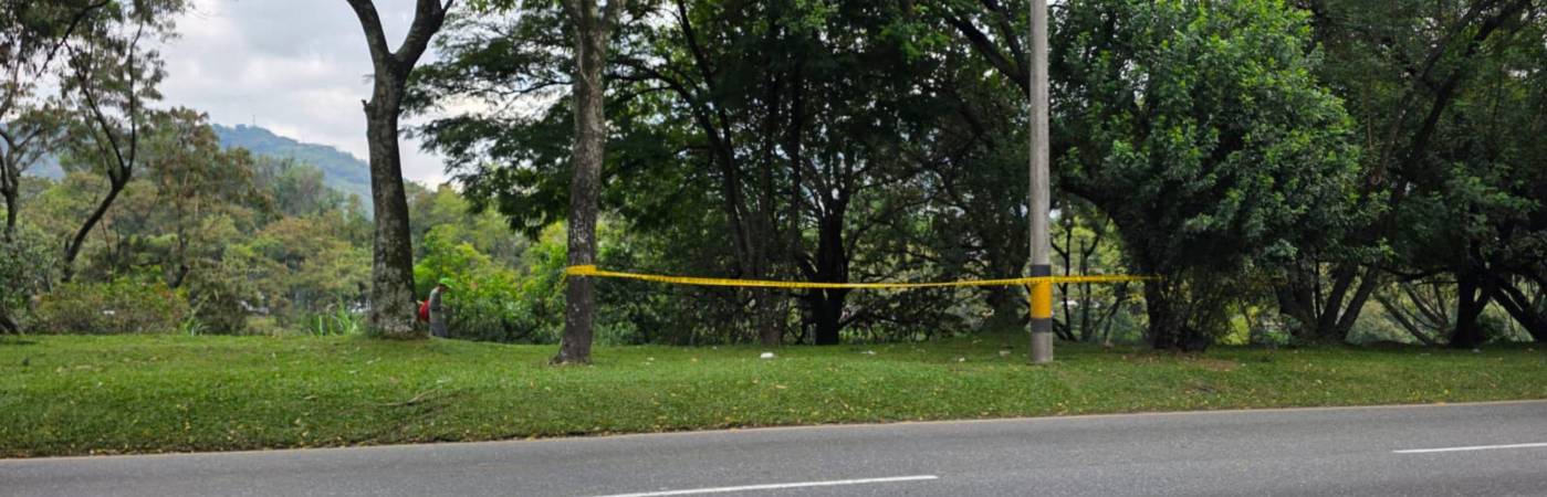 En este lugar, entre la avenida Regional y el río, cayó muerto el presunto delincuente. FOTO: CORTESÍA