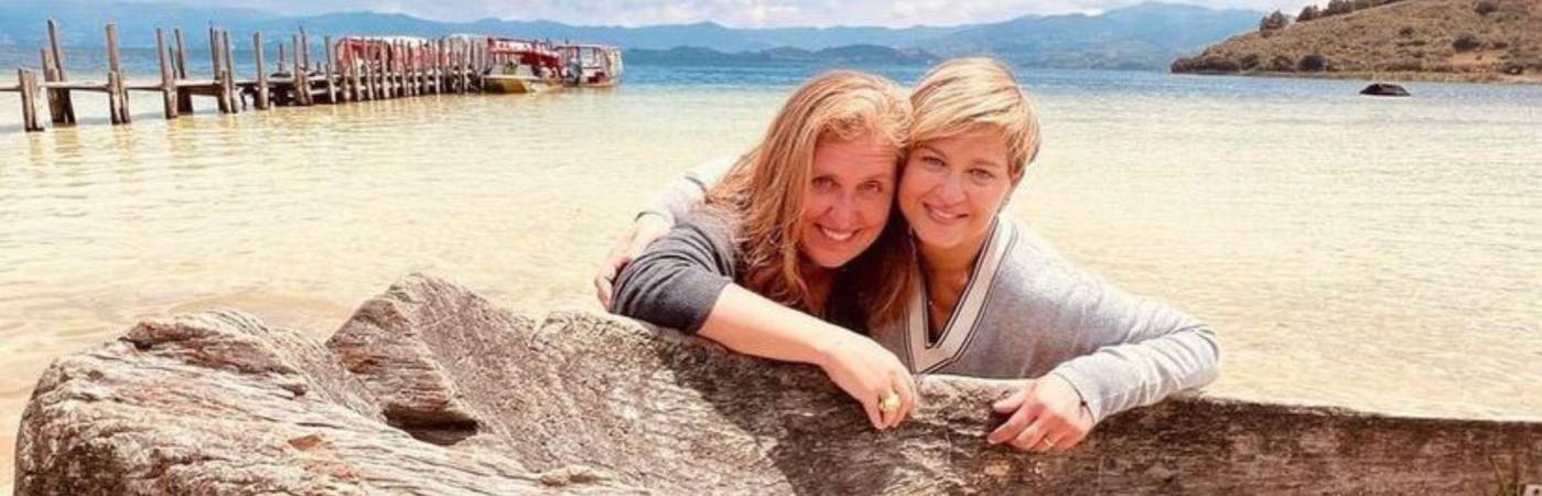 Eva Ferrer, exconsejera para la Niñez, y la exprimera dama Verónica Alcocer. FOTO: REDES SOCIALES