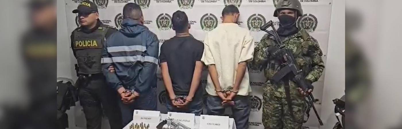 Estos fueron los tres capturados por la Policía y el Ejército en el Suroeste antioqueño. FOTO: POLICÍA ANTIOQUIA
