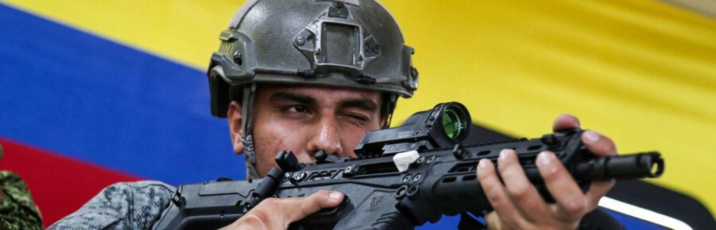 Las lesiones no comprometieron la integridad de ninguno de los uniformados. FOTO: COLPRENSA