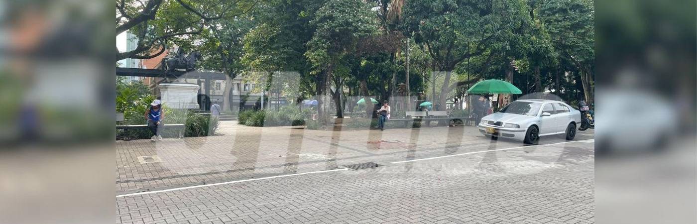 En este punto del parque Bolívar ocurrió el ataque contra el habitante de calle. FOTO: LAURA ROSA JIMÉNEZ VALENCIA