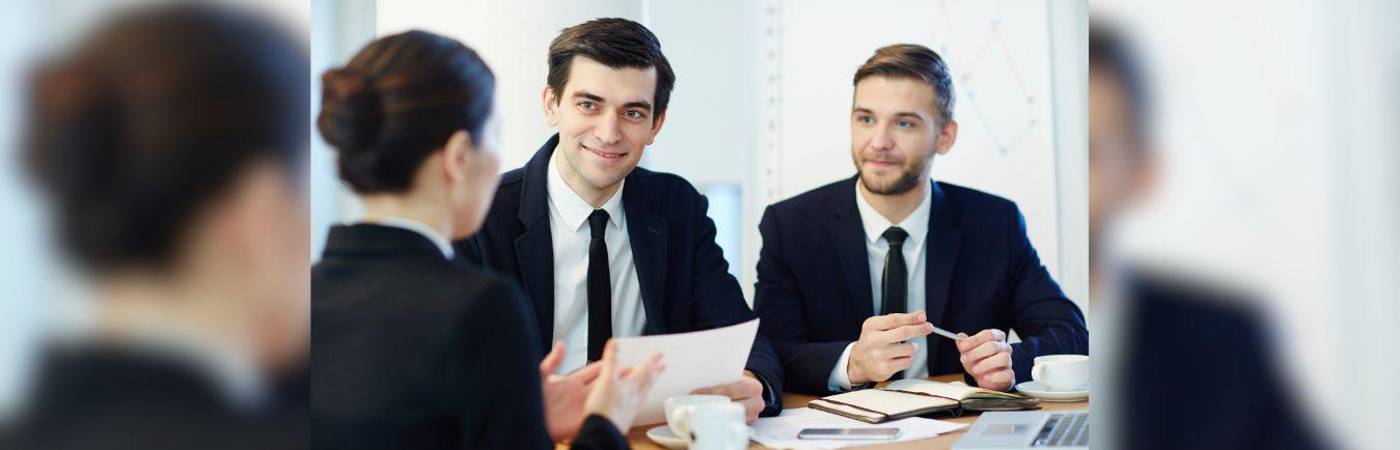 Conoce en este artículo estrategias efectivas para que al responder a esta pregunta en tus entrevistas de trabajo tengas éxito ante los reclutadores. / FOTO: CANVA