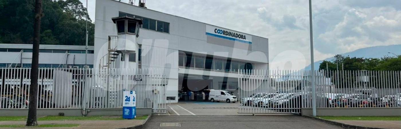 Un empleado de la compañía abrió la encomienda 2 años después de ser enviada y no encontrar ni al destinatario ni al remitente. /FOTO: ANDRÉS FELIPE OSORIO GARCÍA