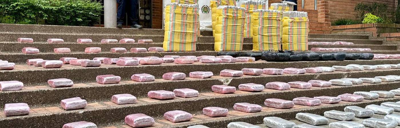 Esta fue la droga incautada por la Policía y el Ejército. FOTO: CORTESÍA POLICÍA METROPOLITANA DEL VALLE DE ABURRÁ
